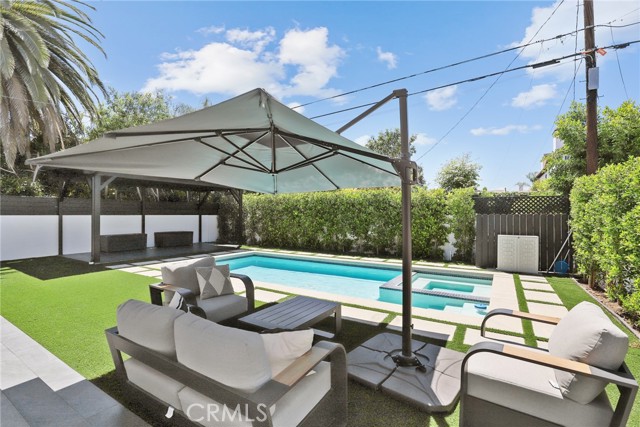 535 N Sierra Bonita Avenue, Los Angeles CA: https://media.crmls.org/medias/4411b4a6-53ab-4a0c-ada6-86e79071cb5c.jpg