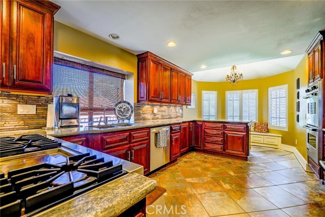 Detail Gallery Image 12 of 73 For 24163 Mentry Dr, Newhall,  CA 91321 - 6 Beds | 3/1 Baths