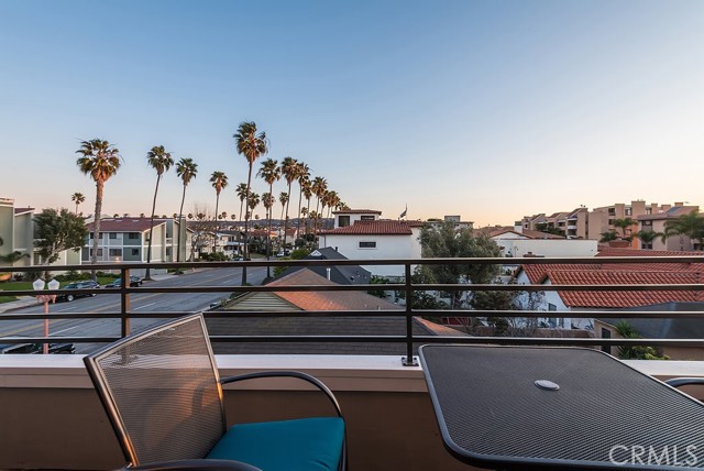 700 Esplanade, Redondo Beach, California 90277, 2 Bedrooms Bedrooms, ,2 BathroomsBathrooms,Residential,Sold,Esplanade,SB21226099