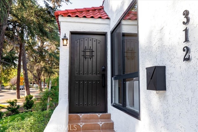 Detail Gallery Image 4 of 25 For 312 N Bronson Ave, Los Angeles,  CA 90004 - 2 Beds | 1 Baths
