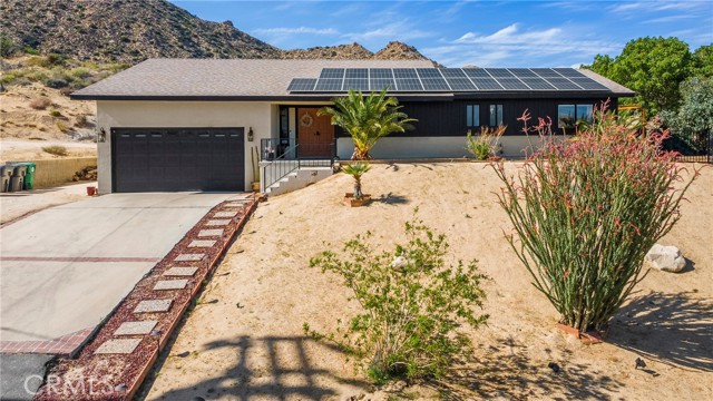 Detail Gallery Image 3 of 54 For 53988 Pinon, Yucca Valley,  CA 92284 - 3 Beds | 2 Baths