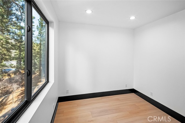 129 Winding Lane, Big Bear City CA: https://media.crmls.org/medias/44148614-206f-42ef-9aa9-1fb31611fea2.jpg