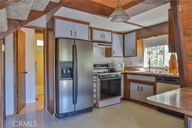 Detail Gallery Image 14 of 54 For 23828 Zuger Dr, Crestline,  CA 92325 - 3 Beds | 2 Baths