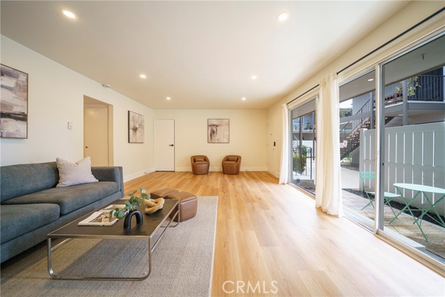 Front Image Thumbnail for CRPW25249294