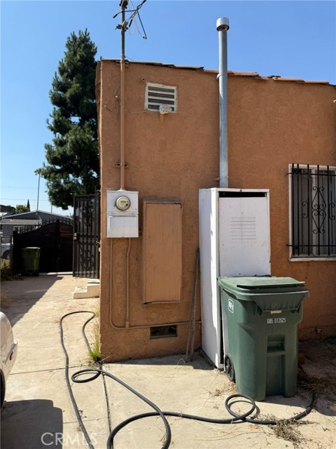 1229 E 89th Street, Los Angeles CA: https://media.crmls.org/medias/4415d9eb-b07d-4241-bc43-93e95252221b.jpg