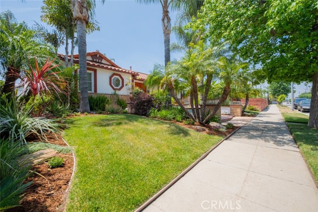 Detail Gallery Image 3 of 35 For 16732 Lassen St, Northridge,  CA 91343 - 3 Beds | 3 Baths