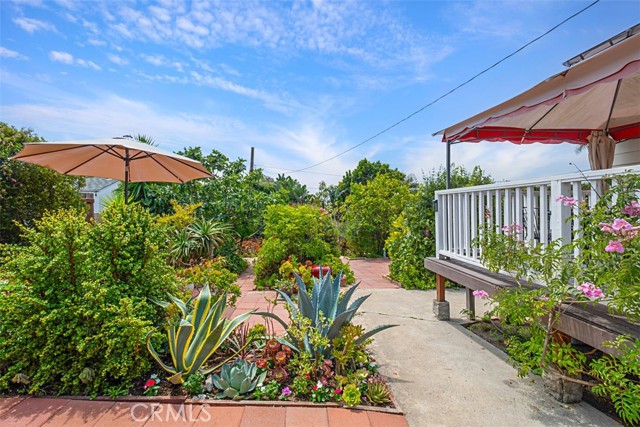 555 Through Street, Laguna Beach CA: https://media.crmls.org/medias/441652c1-46af-48d8-ab49-b2c83ab6ef2b.jpg