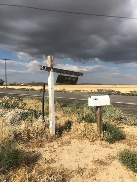 Detail Gallery Image 4 of 20 For 70 Antelope, Lancaster,  CA 93536 - – Beds | – Baths