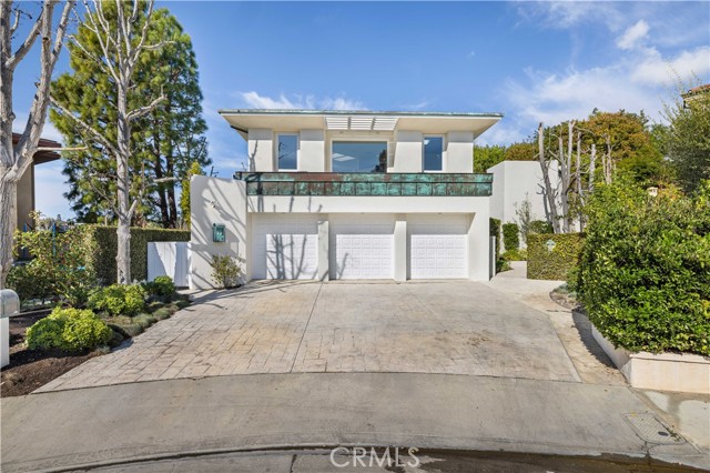2 Inverness Lane, Newport Beach CA: https://media.crmls.org/medias/441822ef-84ff-4e5e-b67d-28c3dcf8251b.jpg