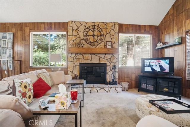 Detail Gallery Image 7 of 68 For 31051 Wild Oak, Running Springs,  CA 92382 - 3 Beds | 2/1 Baths