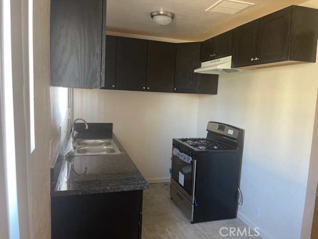 Detail Gallery Image 8 of 18 For 5105 Woodman Ave #3,  Sherman Oaks,  CA 91423 - 3 Beds | 2 Baths