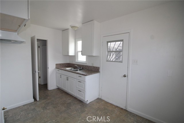 Detail Gallery Image 4 of 12 For 4954 Tweedy Bld #F,  South Gate,  CA 90280 - 2 Beds | 2 Baths