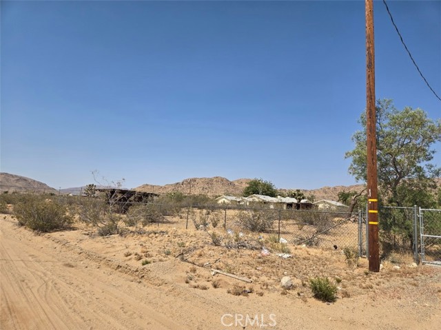 Detail Gallery Image 2 of 9 For 14963 Laguna Seca Dr, Apple Valley,  CA 92307 - – Beds | – Baths