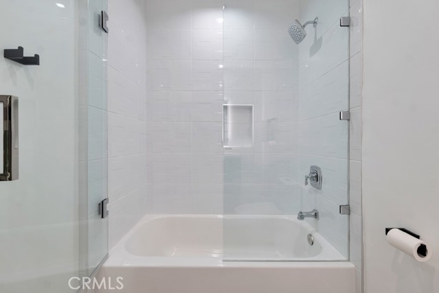 Detail Gallery Image 29 of 54 For 4941 Hesperia Ave, Encino,  CA 91316 - 5 Beds | 4 Baths