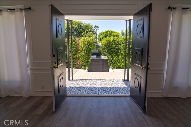 14356 Greenleaf Street, Sherman Oaks CA: https://media.crmls.org/medias/441a5a09-2d4c-4c06-b084-618d43bcff70.jpg
