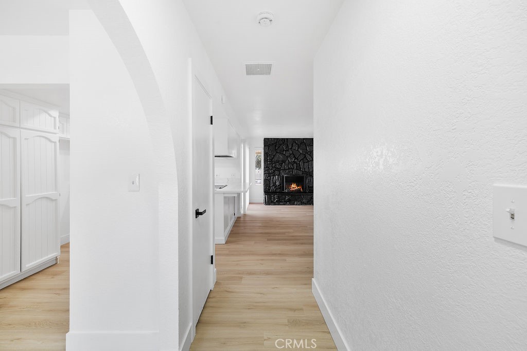 https://media.crmls.org/medias/441baade-897f-4564-9c4d-4c1532db404c.jpg?preset=X-Large