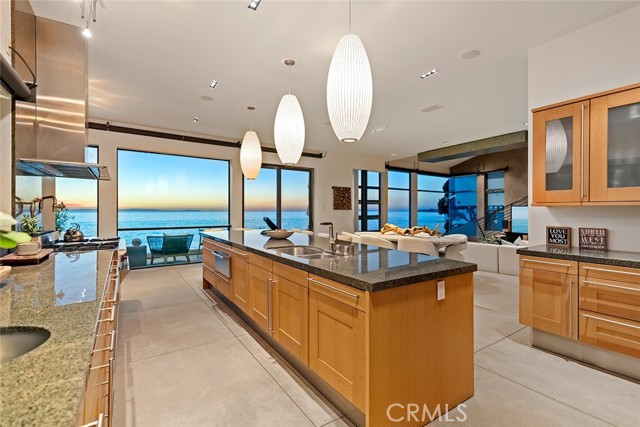 Detail Gallery Image 15 of 75 For 2665 Victoria Dr, Laguna Beach,  CA 92651 - 5 Beds | 4/2 Baths