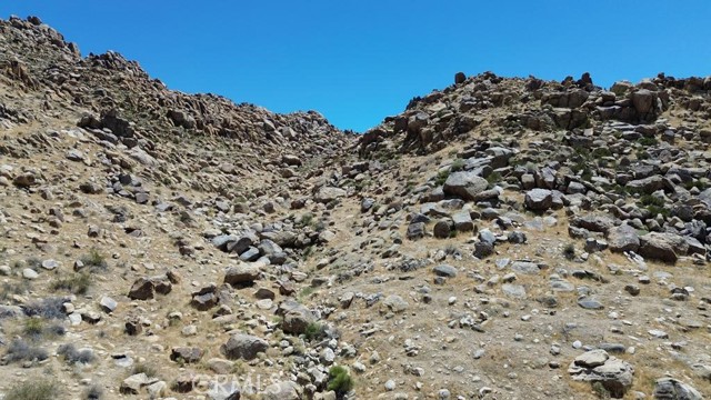 40 Ottawa Road / Mustang SE Corner, Apple Valley CA: https://media.crmls.org/medias/441c7977-f48c-41ca-b010-8e298761615e.jpg