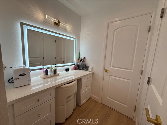 Detail Gallery Image 9 of 27 For 22139 Burbank, Woodland Hills,  CA 91367 - 2 Beds | 2 Baths