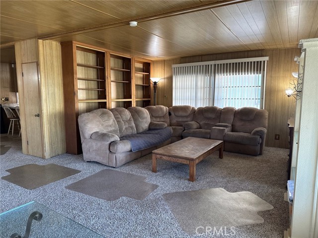 9080 Bloomfield Ave Avenue, Cypress CA: https://media.crmls.org/medias/441d67e5-3259-45c6-8bfe-bf679ad3321d.jpg