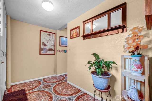 Detail Gallery Image 18 of 30 For 2300 Gale Ave, Long Beach,  CA 90810 - 3 Beds | 1 Baths