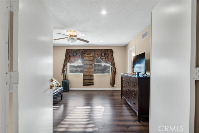 Detail Gallery Image 14 of 40 For 7936 Laramie Ave, Winnetka,  CA 91306 - 4 Beds | 2 Baths