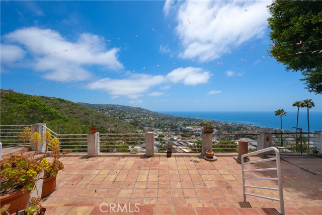 1223 Skyline Drive, Laguna Beach CA: https://media.crmls.org/medias/441e85b6-0b30-40a7-8081-51df1791d28d.jpg