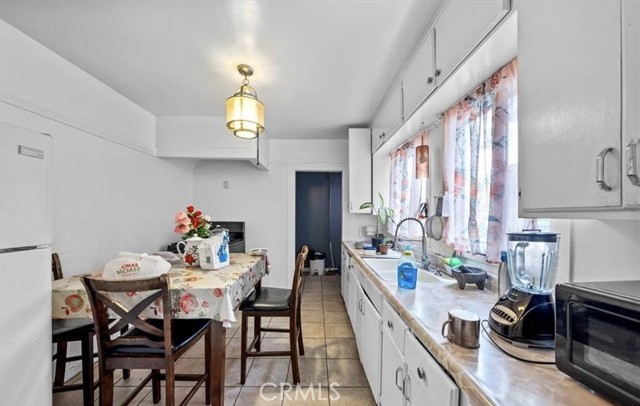 1236 W Martin Luther King Jr., Los Angeles CA: https://media.crmls.org/medias/441f20be-64af-4f5d-82aa-fa6165b48b1f.jpg