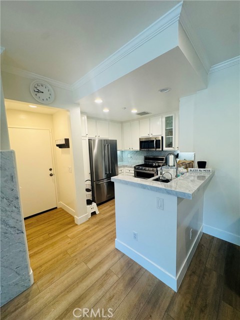 120 Jadestone, Irvine CA: https://media.crmls.org/medias/441f983c-384b-44ad-b65d-f176215c6eed.jpg