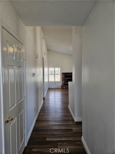 Detail Gallery Image 4 of 32 For 20361 86th St, California City,  CA 93505 - 3 Beds | 2 Baths