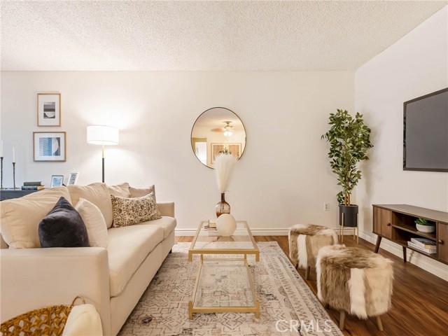 Detail Gallery Image 1 of 1 For 18530 Hatteras St #117,  Tarzana,  CA 91356 - 2 Beds | 1 Baths