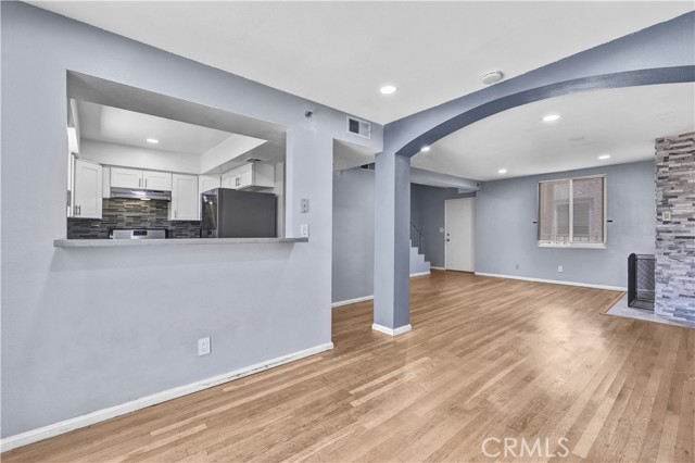 520 N Louise Street, Glendale CA: https://media.crmls.org/medias/44200da8-aa2c-4bc2-b9a8-de5cfe201841.jpg