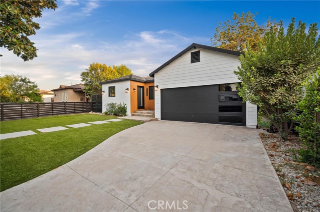 14328 Emelita Street, Sherman Oaks CA: https://media.crmls.org/medias/4420756b-f966-4565-9dce-ce964ca89d97.jpg