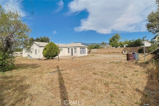 8005 Oleander, Fontana CA: https://media.crmls.org/medias/4420abf0-5d7f-43b7-86c4-eca9883109aa.jpg