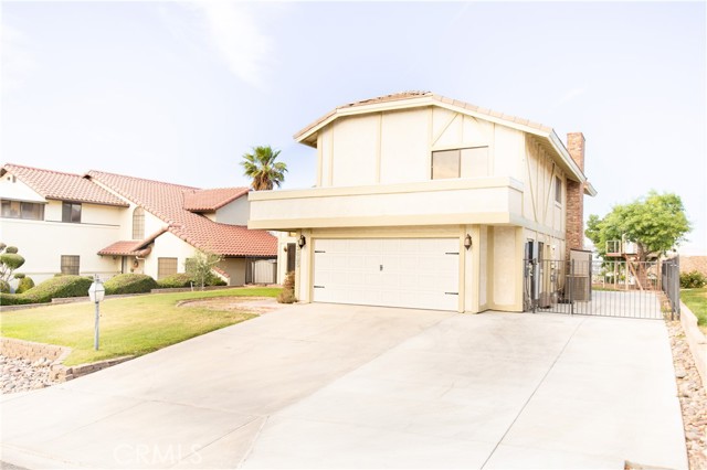 13685 Hidden Valley Road, Victorville CA: https://media.crmls.org/medias/44228eb0-bfdb-4bef-bb35-64bcbd5290c1.jpg