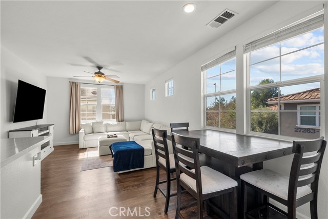 Detail Gallery Image 5 of 28 For 27262 Riverview, Valencia,  CA 91354 - 2 Beds | 2 Baths