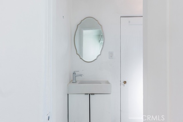 Detail Gallery Image 19 of 43 For 128 S Harper, Los Angeles,  CA 90048 - 3 Beds | 2 Baths