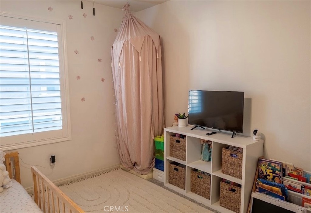 https://media.crmls.org/medias/4424a5a6-ac26-4ba3-ac12-61fb11d42f93.jpg?preset=X-Large