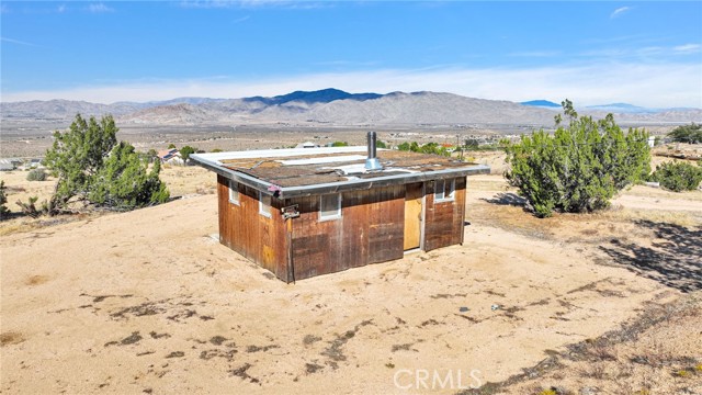23766 Valley View Road, Apple Valley CA: https://media.crmls.org/medias/442582fb-e3b9-43ea-8be1-9dcdbcd33974.jpg