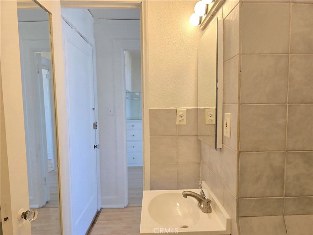 https://media.crmls.org/medias/4425d2f2-8daa-4e71-a2b1-8df8d4c18638.jpg?preset=X-Large