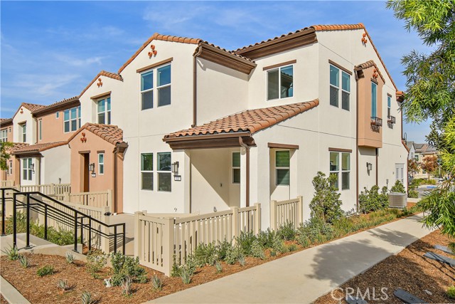 Detail Gallery Image 3 of 41 For 3962 Lavine Way #111,  Corona,  CA 92883 - 3 Beds | 2/1 Baths