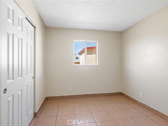 Detail Gallery Image 15 of 35 For 16615 Batson Pl, Victorville,  CA 92395 - 4 Beds | 2 Baths