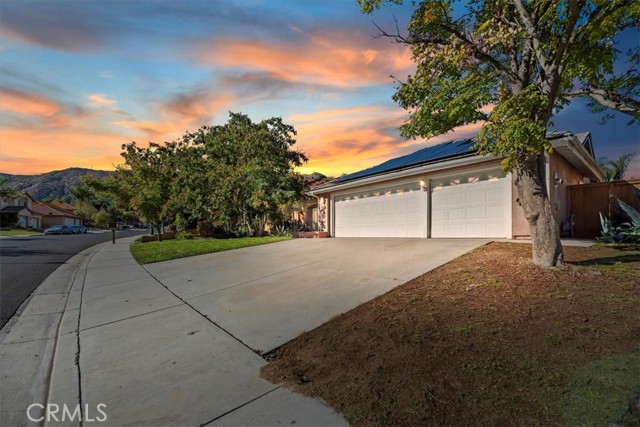 Detail Gallery Image 2 of 54 For 10049 Cartagena, Moreno Valley,  CA 92557 - 4 Beds | 2 Baths