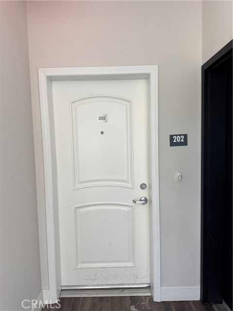 Detail Gallery Image 3 of 27 For 5432 Hermitage Ave #202,  Valley Village,  CA 91607 - 3 Beds | 2 Baths