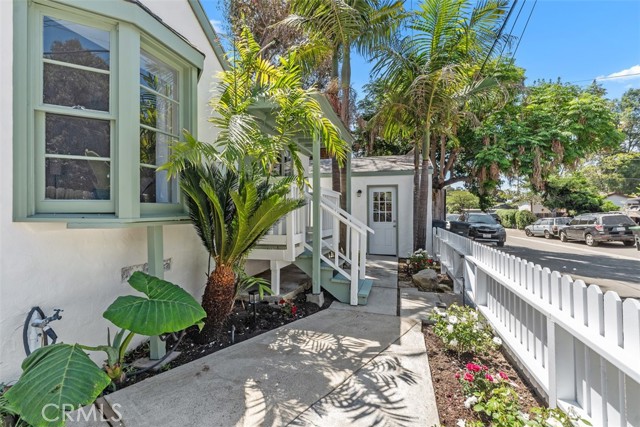 Detail Gallery Image 3 of 30 For 1595 Arroyo Drive, Laguna Beach,  CA 92651 - 2 Beds | 1 Baths