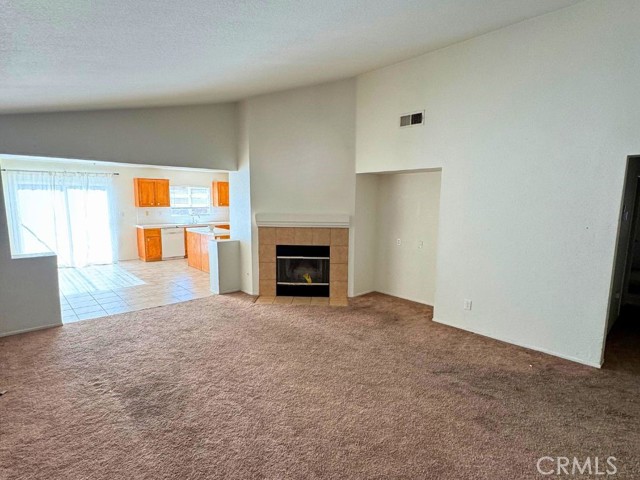 Detail Gallery Image 2 of 10 For 11913 Pepperwood, Victorville,  CA 92392 - 4 Beds | 2 Baths