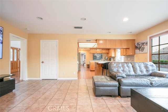 11417 Mount Gleason Avenue, Tujunga CA: https://media.crmls.org/medias/44275b36-da7b-48eb-b774-6f79386d8e7f.jpg