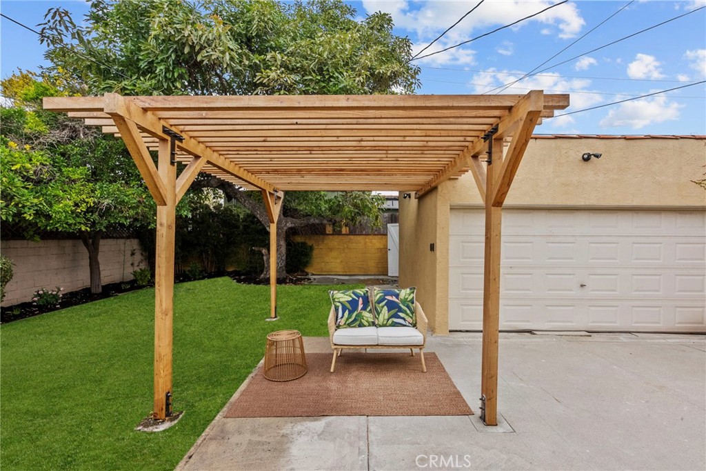 https://media.crmls.org/medias/44279f8d-734f-4f2f-beec-dbafb16c1242.jpg?preset=X-Large