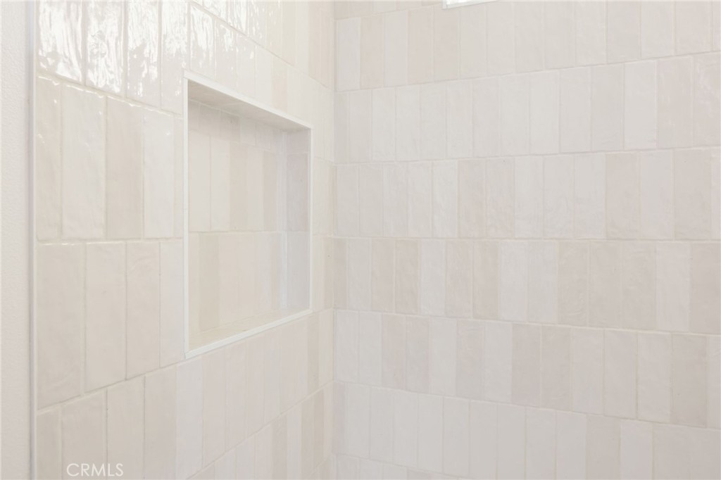 https://media.crmls.org/medias/4427ac32-95f0-4ef7-aa52-84fc2280445d.jpg?preset=X-Large