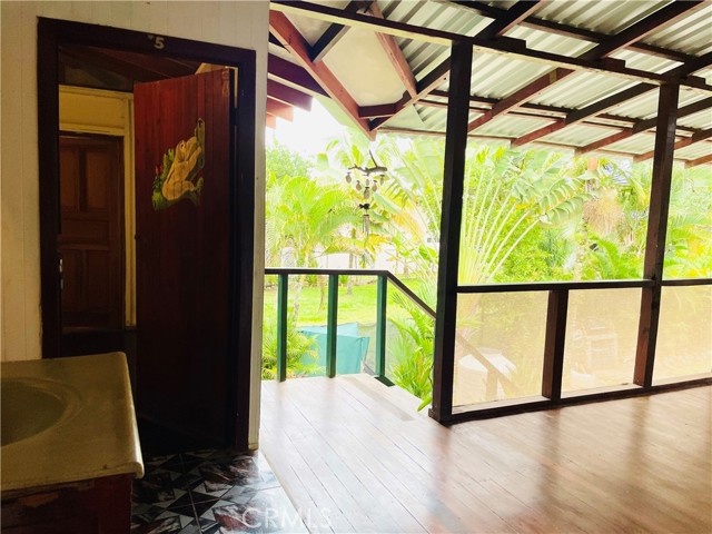 Pavones Hotel Upper deck/community space